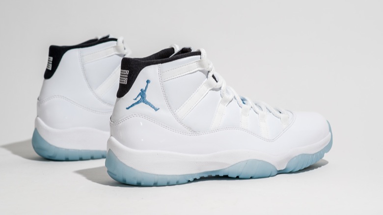 Jordan retro cheap 11 bleu ciel