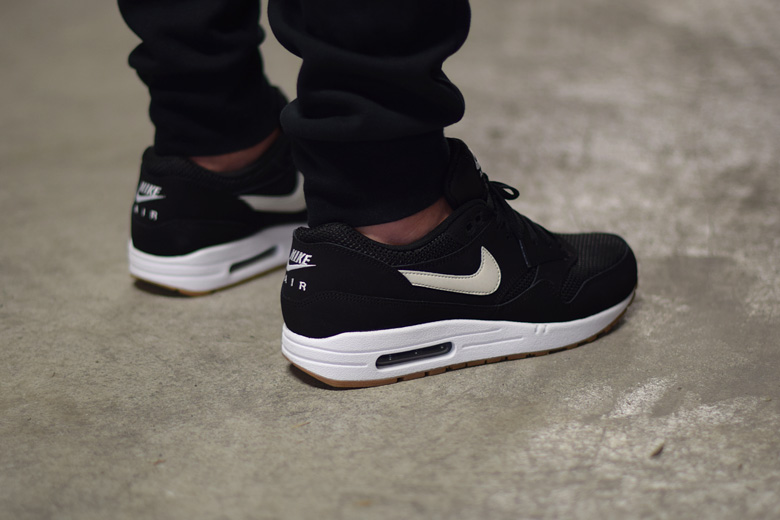 Nike air max store noir semelle blanche