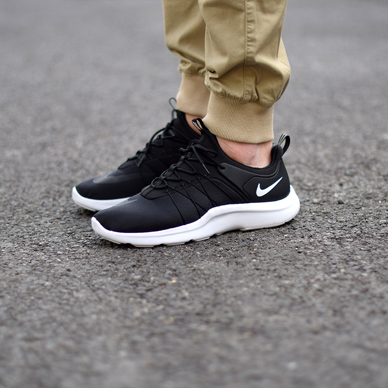 Nike darwin black and white hotsell