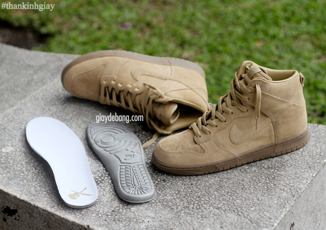 Nike Dunk A.P.C. Wheat Sneakers