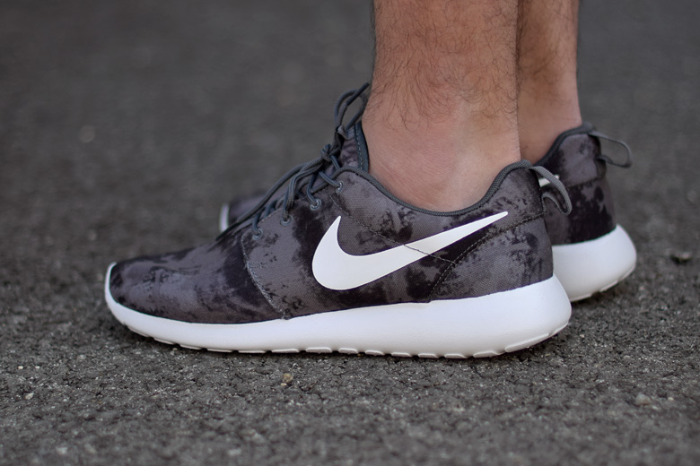 Nike roshe one hot sale tie dye