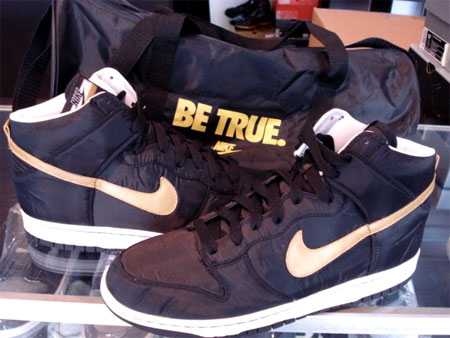 Nike dunk black gold