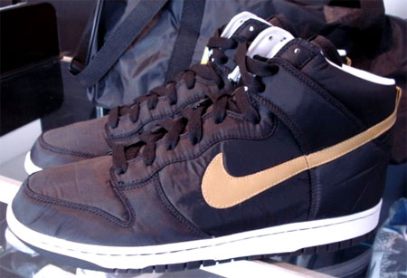 Nike dunk black gold