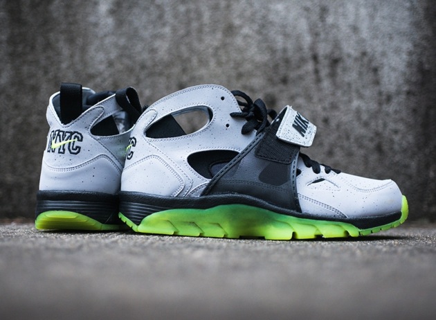 Nike Air Trainer Huarache QS NYC Sneakers