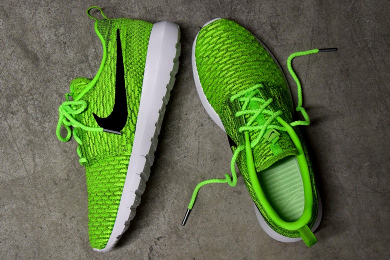 nike-flyknit-roshe-run-volt-black-4