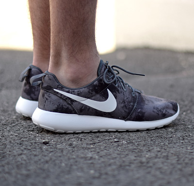 Nike Roshe Run Tie Dye Sneakers