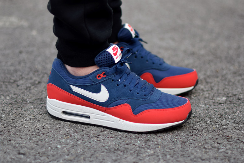 air max one noir et bleu