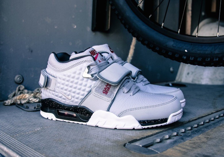 nike air trainer cruz wolf grey