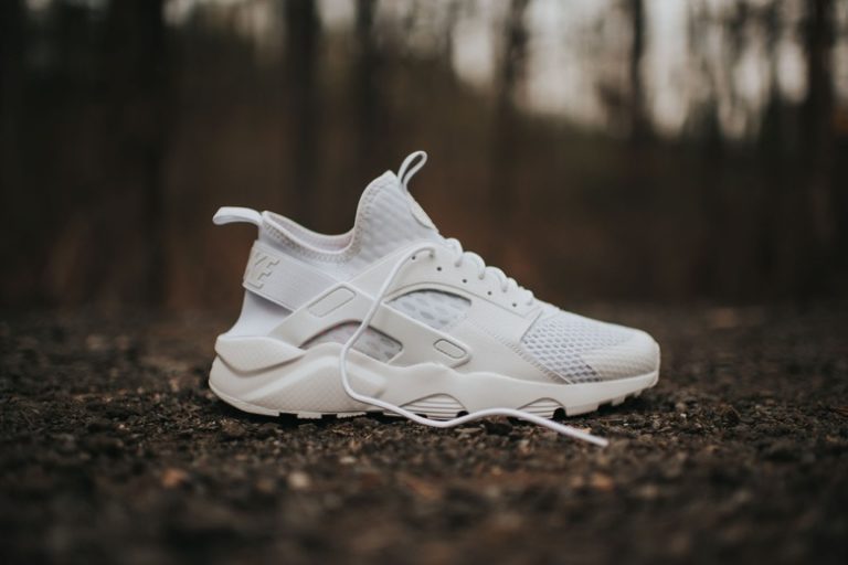 nike air huarache ultra se white