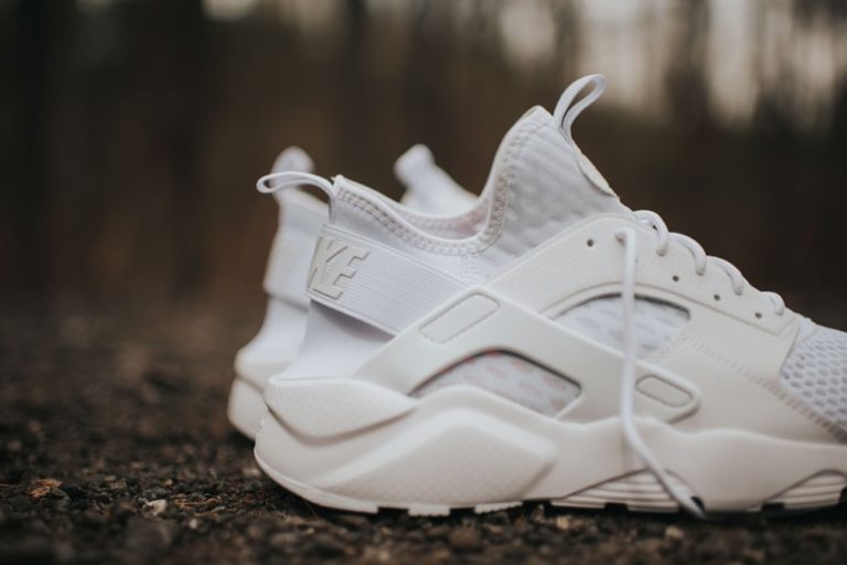 nike air huarache ultra se white