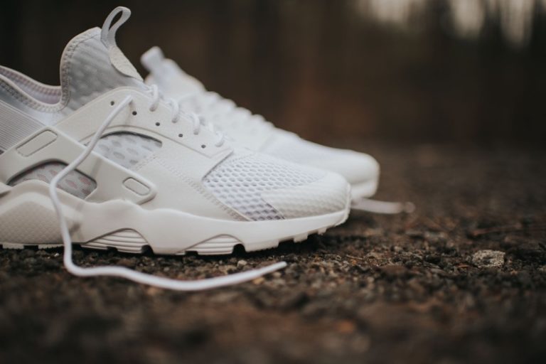 nike air huarache ultra se white