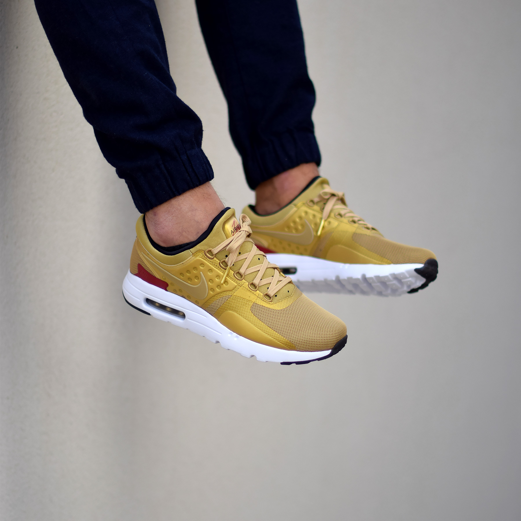 Espectacular morir Armario Nike Air Max Zero « Metallic Gold » QS - Sneakers.fr