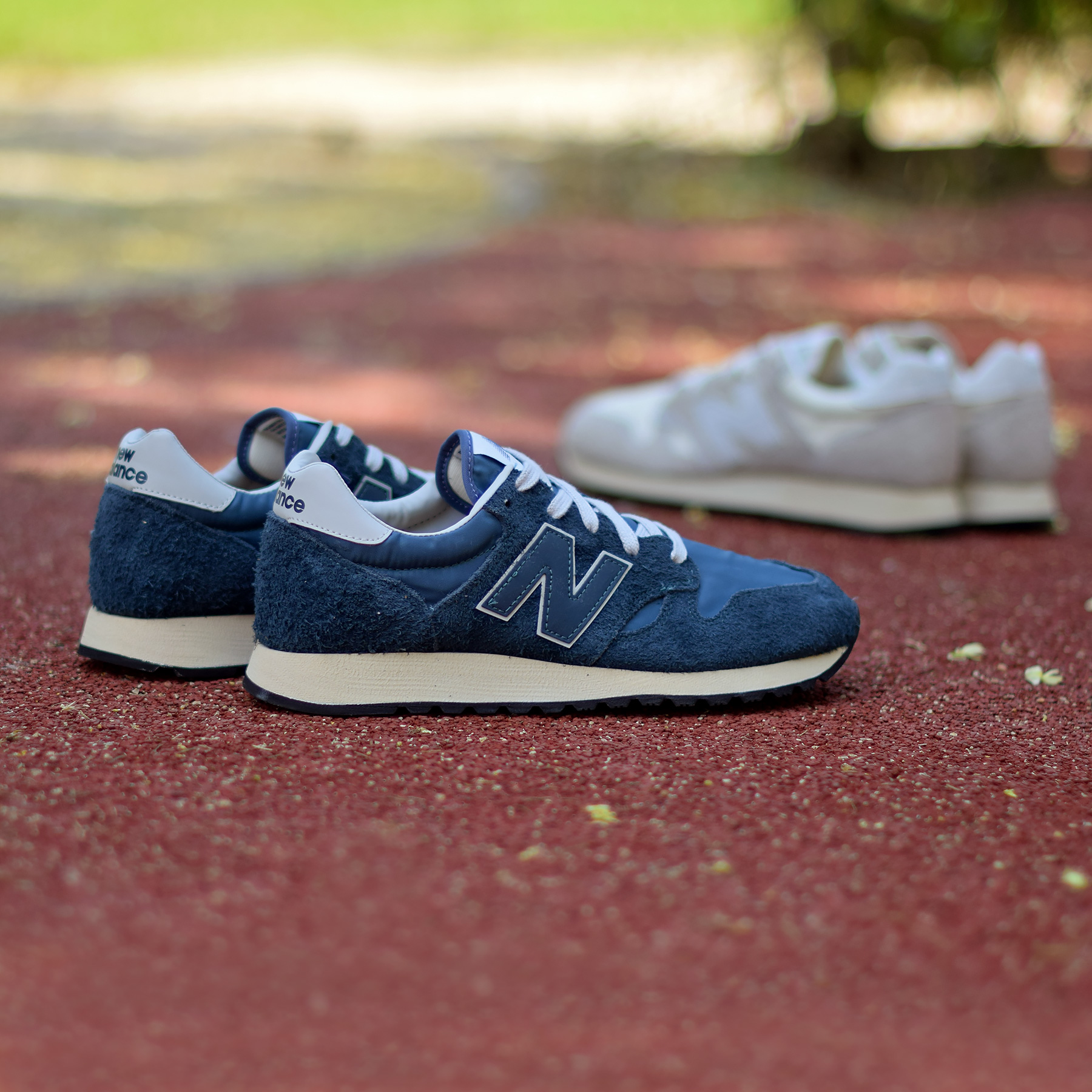 New Balance 520 Hairy Suede - Sneakers.fr