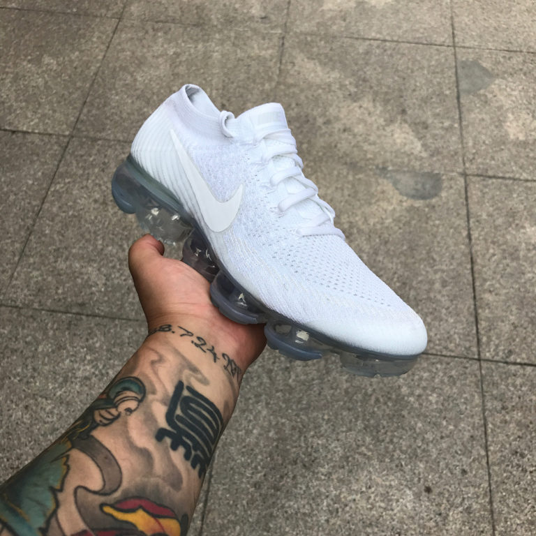 vapormax triple white