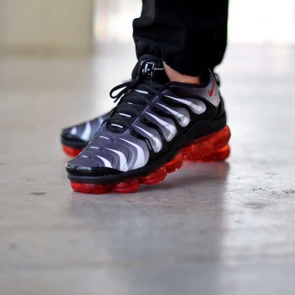 nike vapormax red black