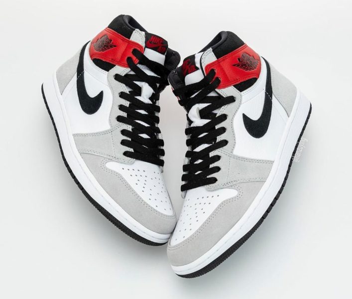 Air Jordan 1 Retro High OG "Light Smoke Grey" - Sneakers.fr